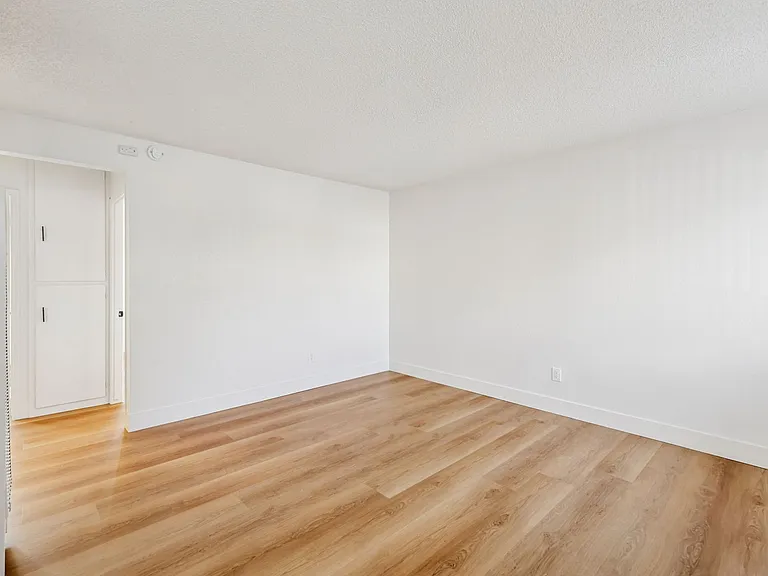 Bella Vista Apartments — Photo 20