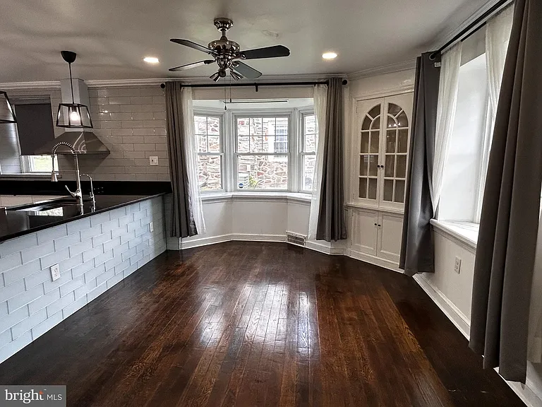 56 N New Ardmore Ave — Photo 5