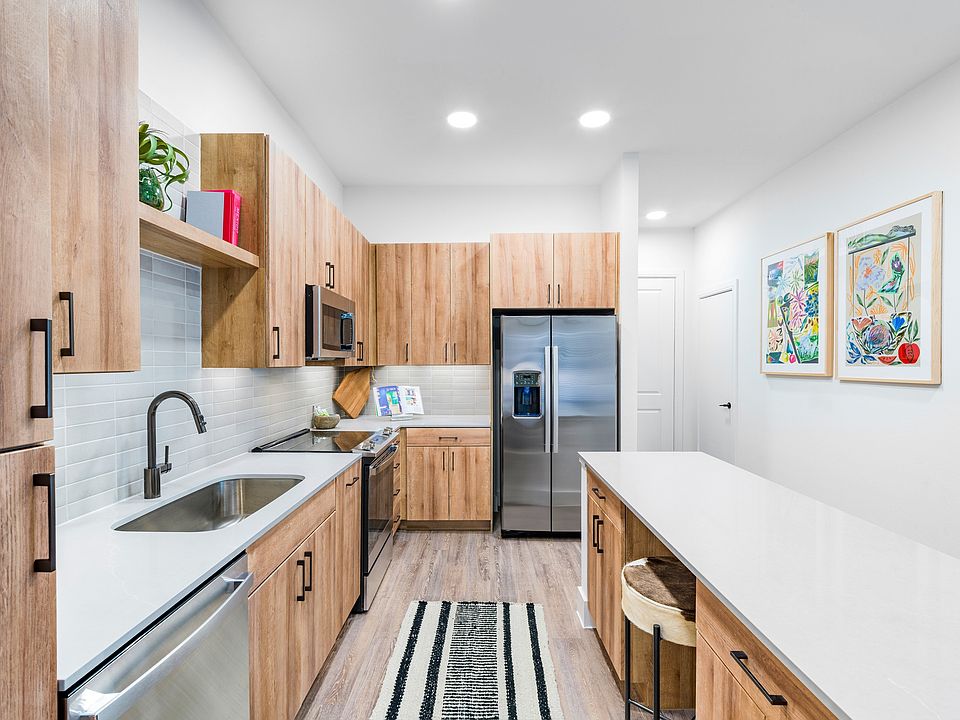 Experience culinary excellence in Modera Trinity's gourmet kitchens, adorned with sleek quartz countertops and stylish tile backsplashes.