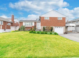 105 7th Street, Hicksville, NY 11801