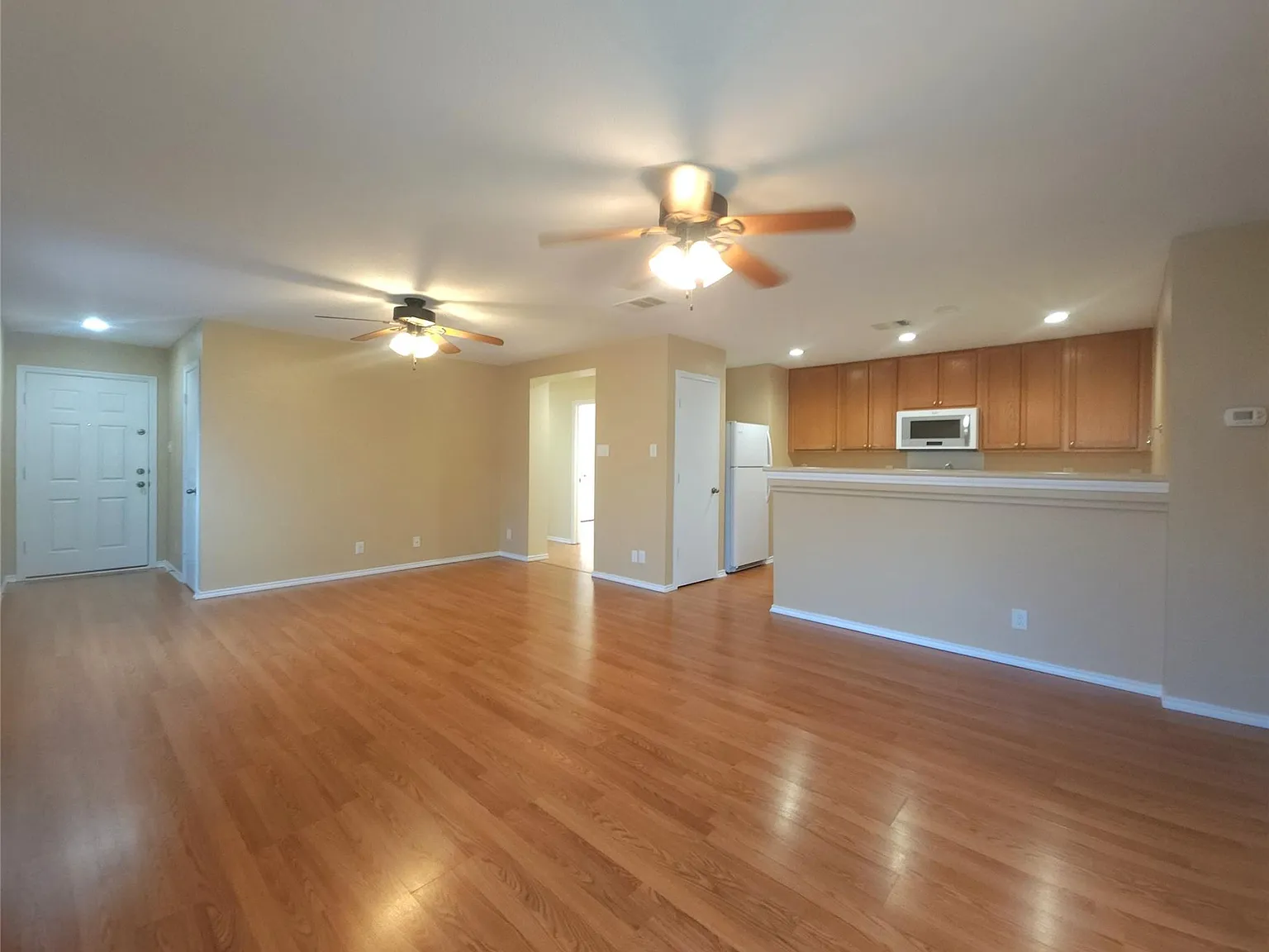 3 bed, 2.0 bath, 1252 sqft, $1,785 — Photo 4