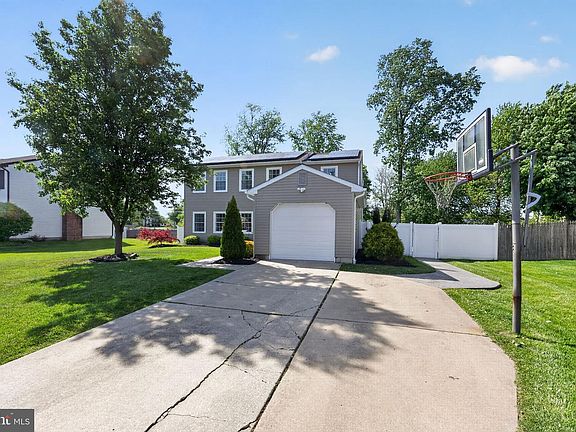 3rd image of 21 Huntingdon Way