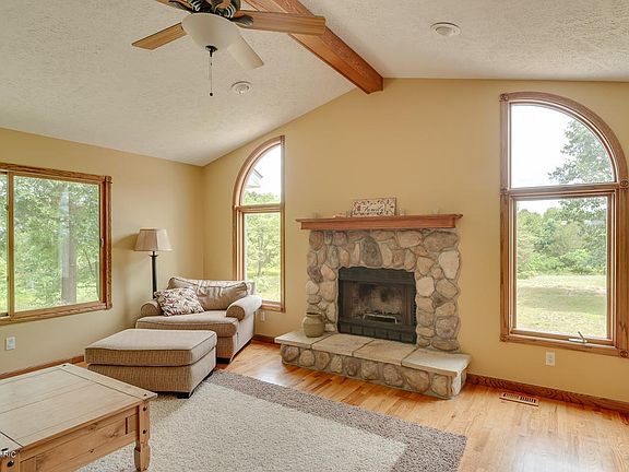 2nd image of 6034 Birds Nest Ln