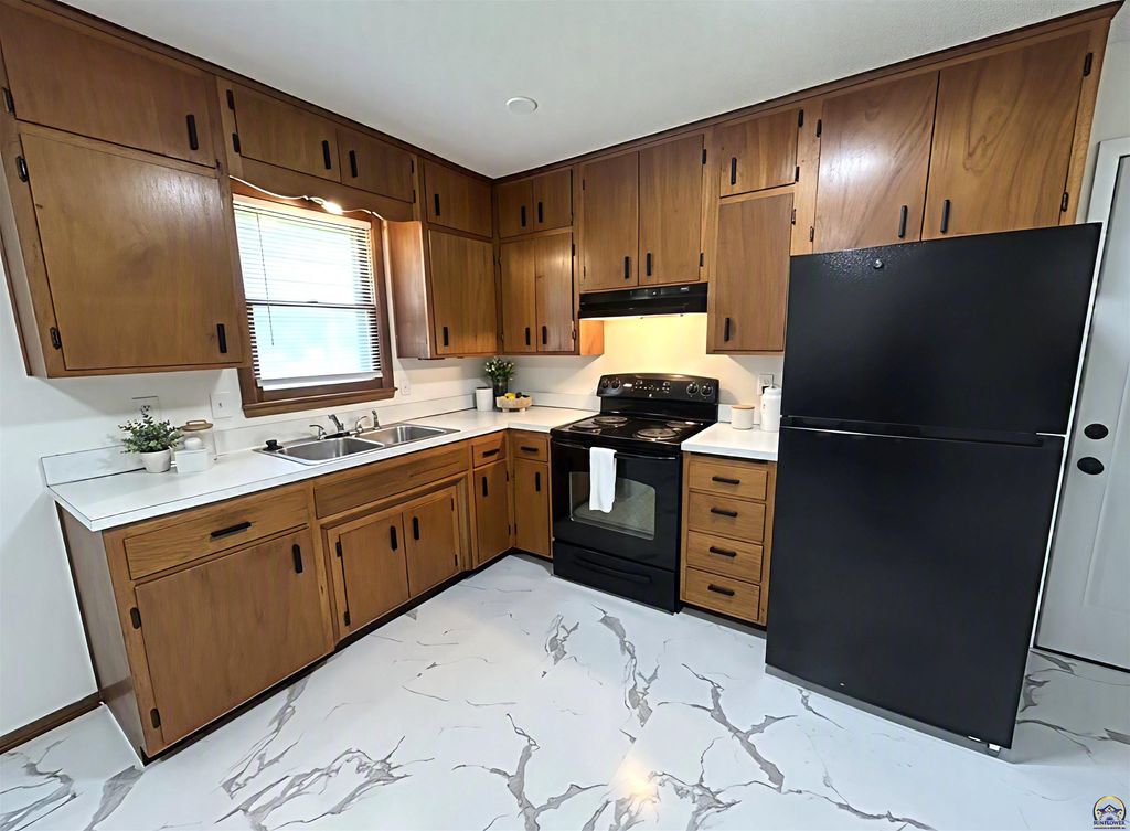 4209 SW 34th St, Topeka, KS - More