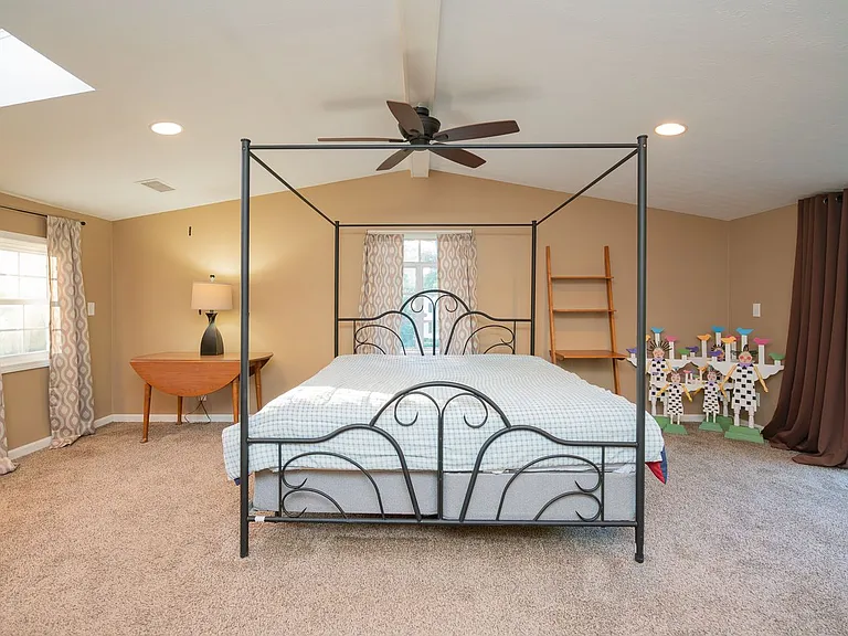 608 Highland Ave — Photo 18