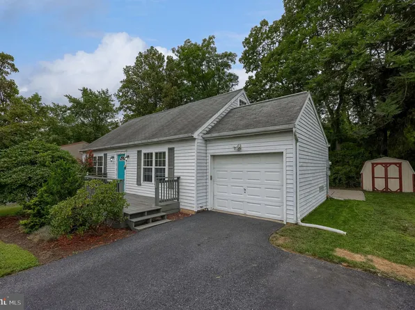 983 Blue Jay Rd, Harrisburg, PA 17111