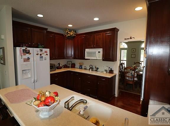 5th image of 135 Stonebrook Pl