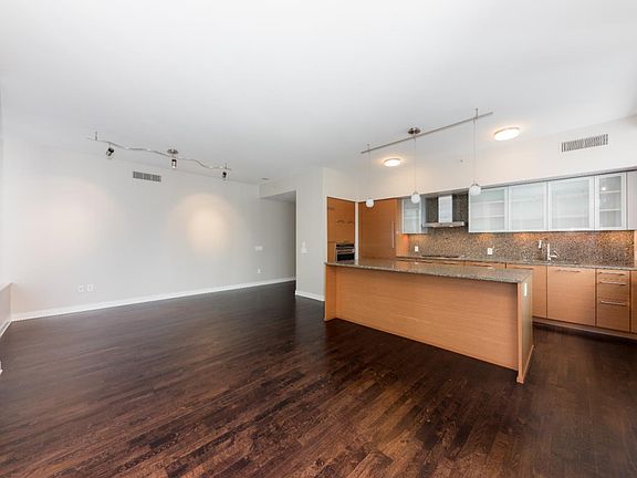 5th image of 301 Mission St APT 27A