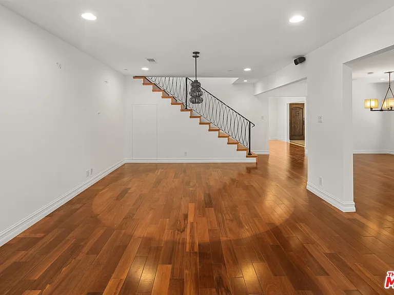 512 N Linden Dr — Photo 7