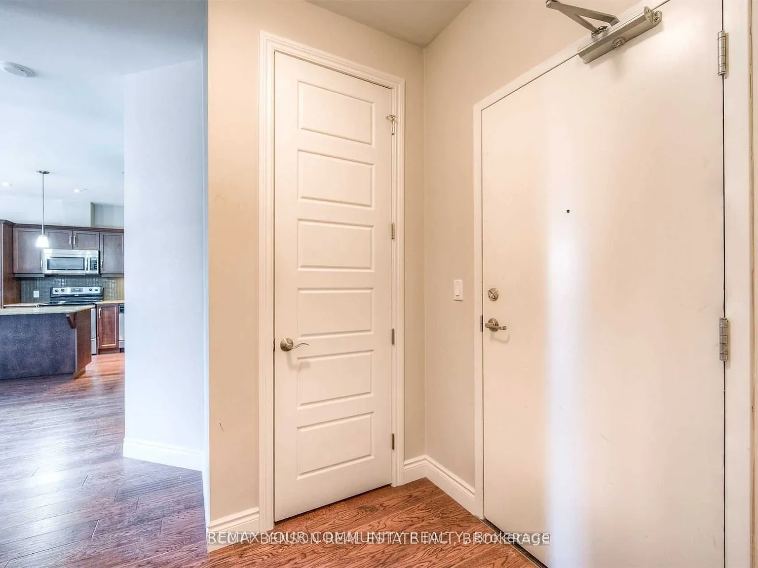 Westmount Grand Condos — Photo 3