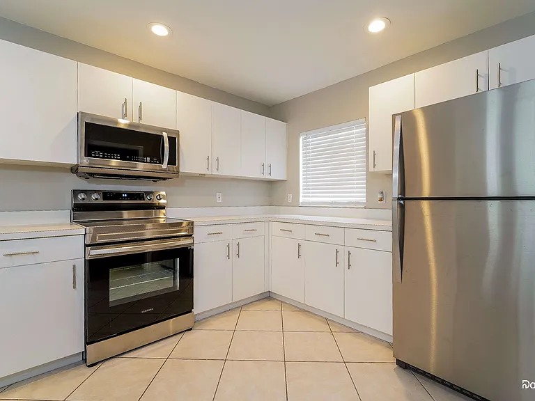 1743 Hazelton Ave — Photo 2
