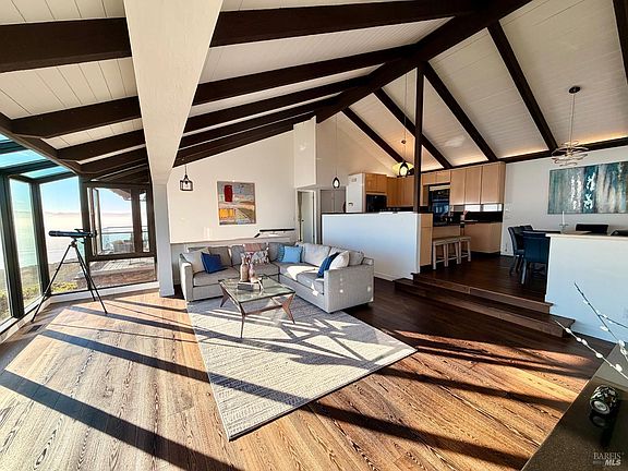 5th image of 132 Sugarloaf Drive