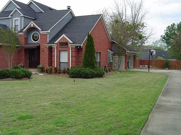 2nd image of 1619 Laurelwood Ln