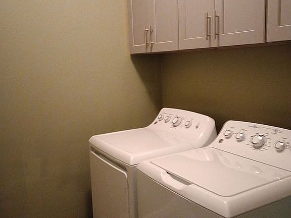 4th image of 498 Bauskett St