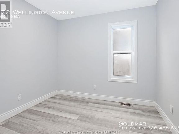 3rd image of 972 Wellington Ave #1