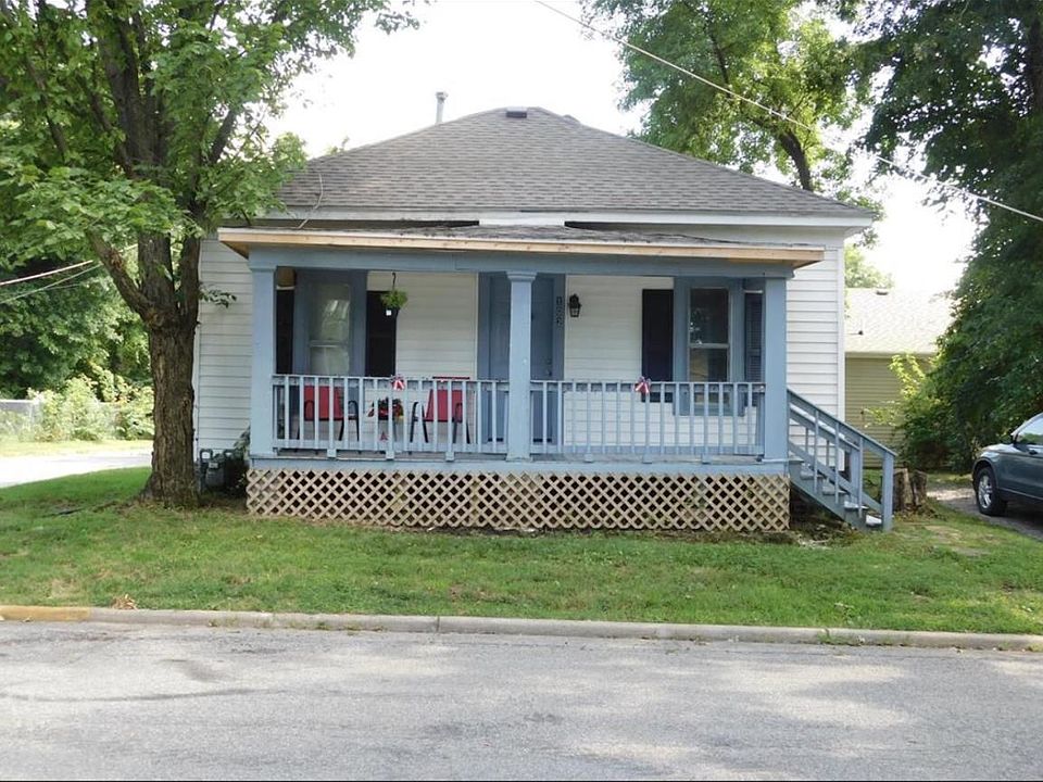 1st image of 102 E Hudson St