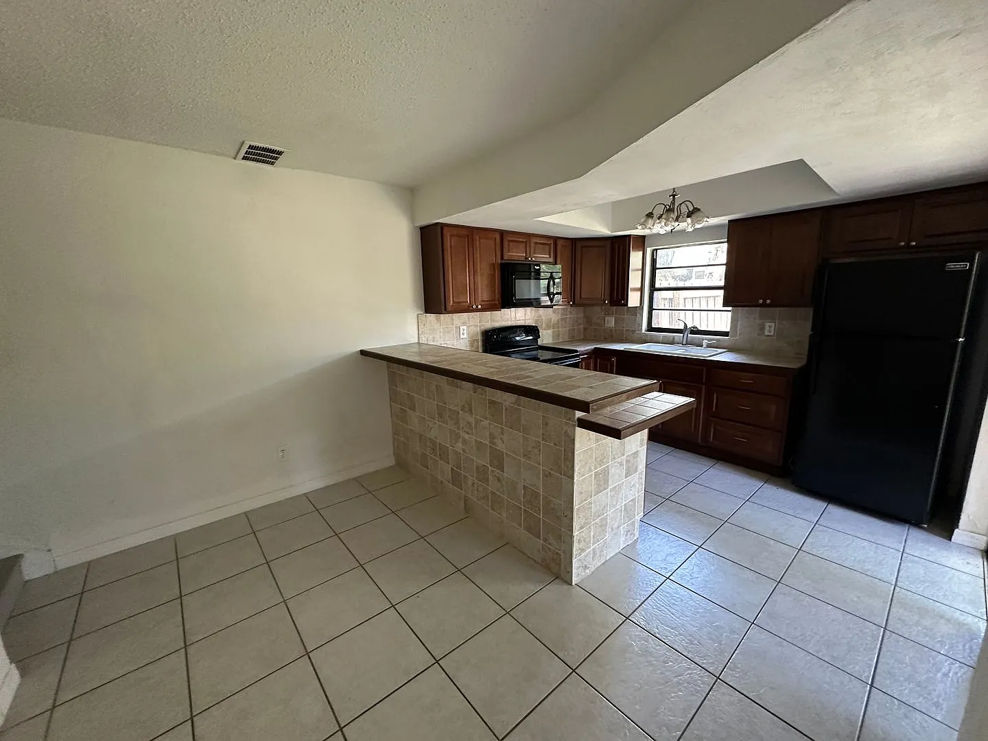 93 Springwood Square — Photo 3