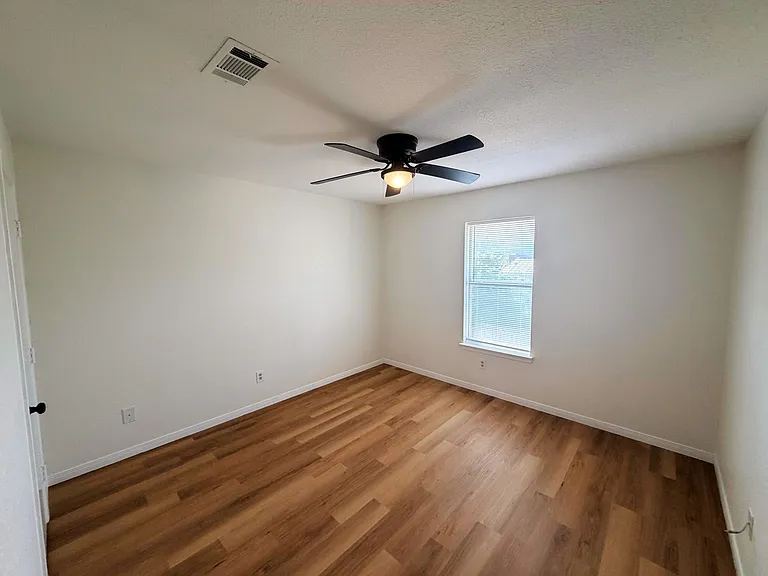 2217-2223 Breezy Dr #2221 — Photo 8