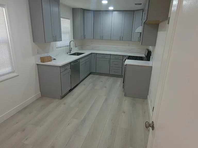 7975 Orange Ave — Photo 2
