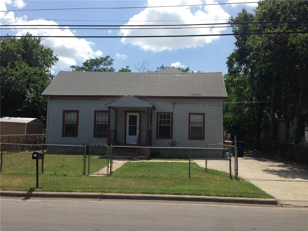 3 bed, 1.5 bath, 1200 sqft, $2,000 — Photo 1
