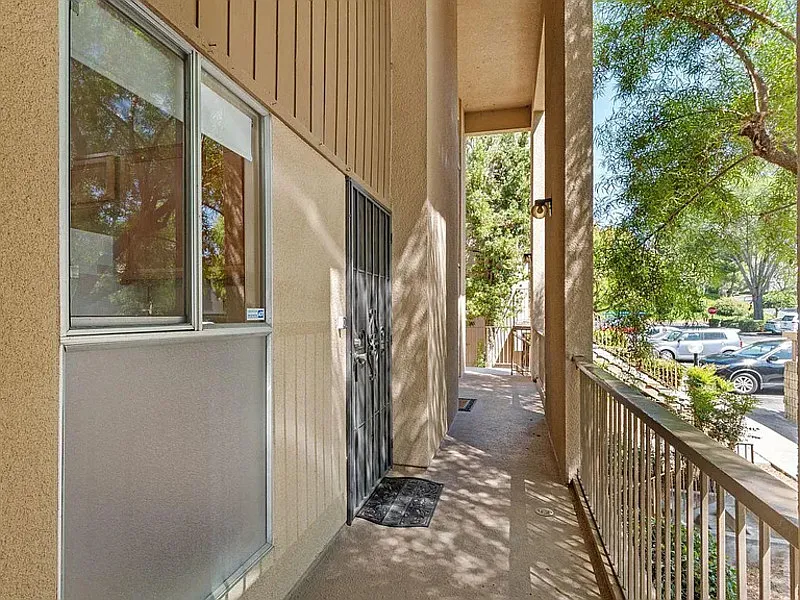 2 bed, 1.0 bath, 1068 sqft, $1,880 — Photo 2