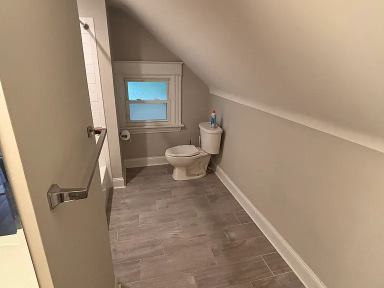 2nd floor full bath
