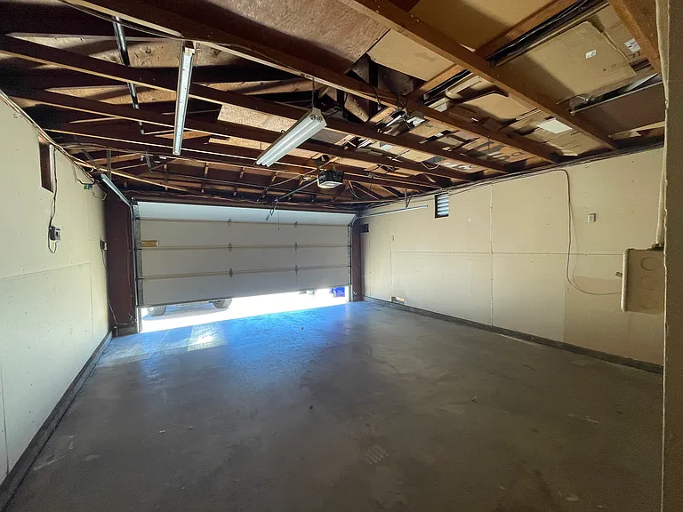 8666 Hillery Dr — Photo 10