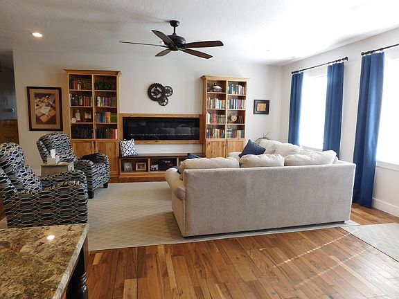 Elec. fireplace 
Wired media