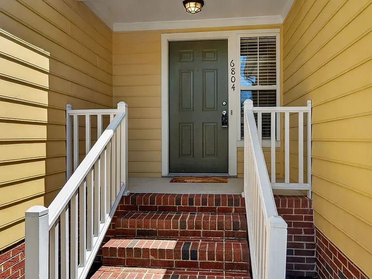 6804 Broome Bay Ct — Photo 3