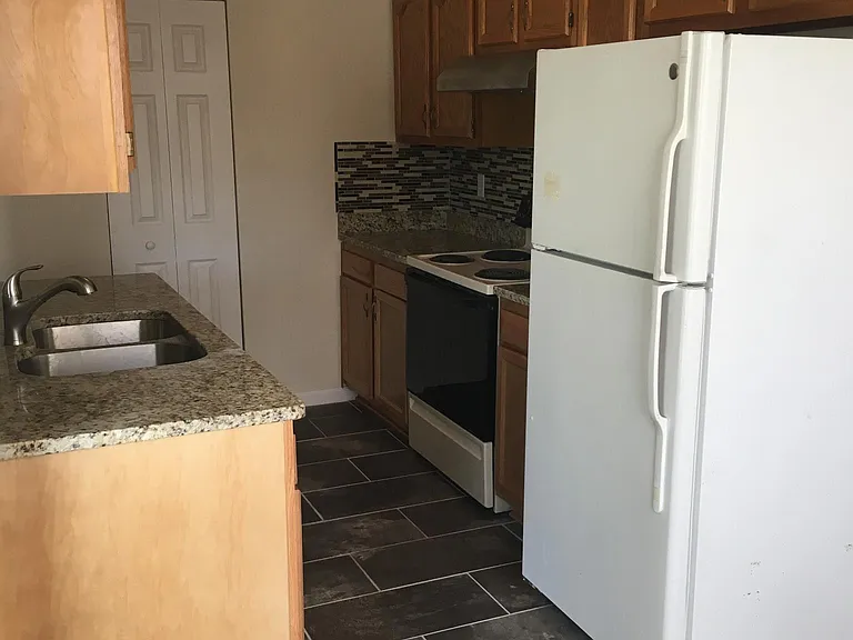 426 Belmont Cir — Photo 16