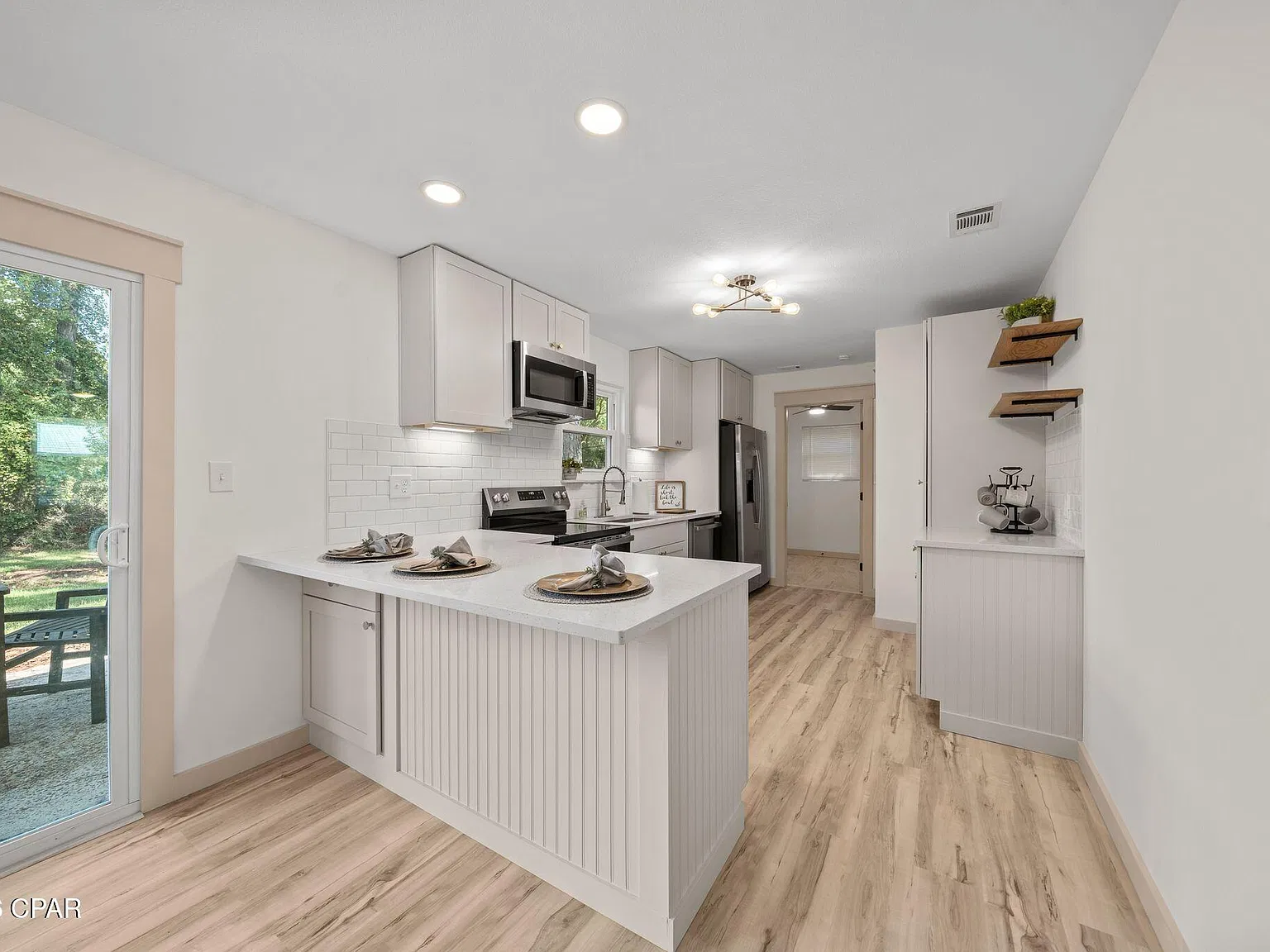 3 bed, 1374 sqft, $2,600 — Photo 3