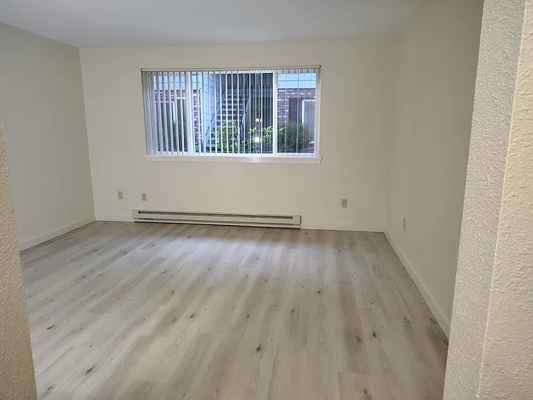 355 NE 162nd Ave — Photo 5