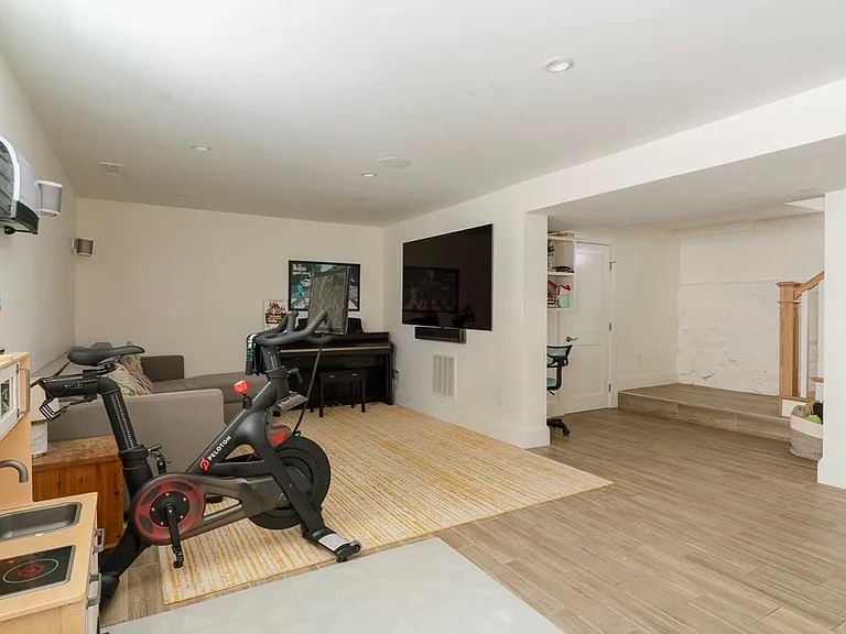 36 Laurel St #1 — Photo 30