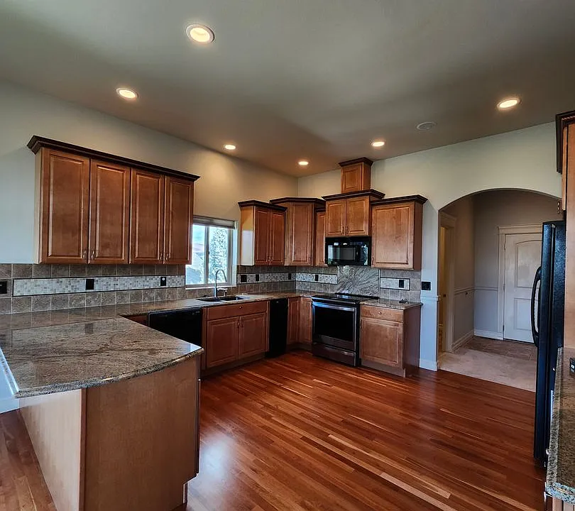 718 Briarwood Dr