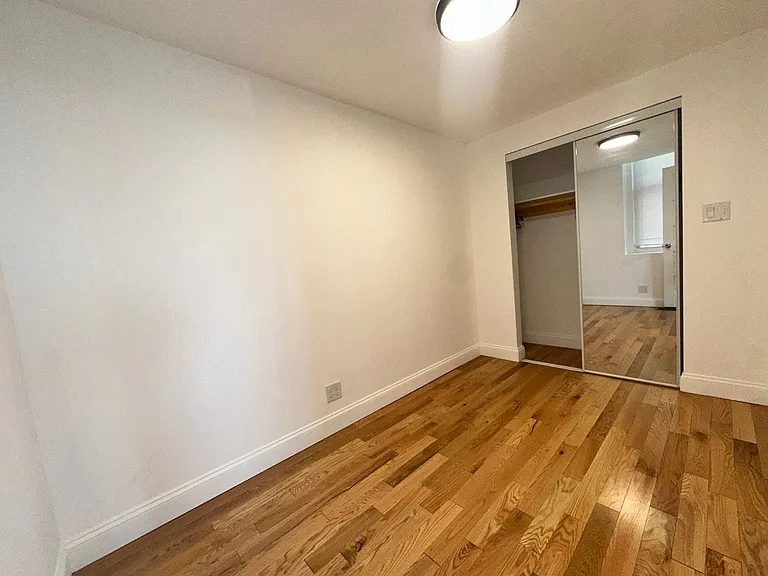2101 S Ashland Ave — Photo 4