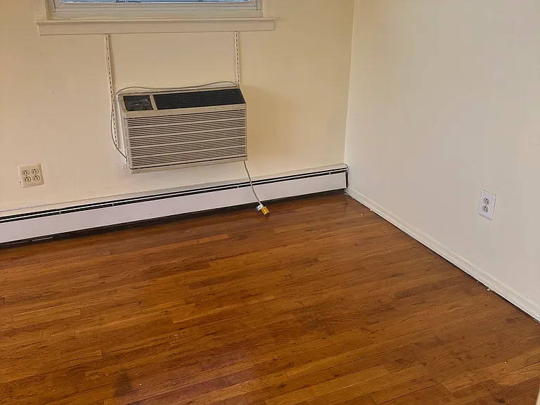 133 Avenue — Photo 3