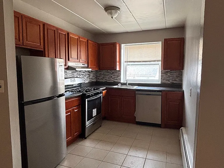 211 Johnson Ave — Photo 2