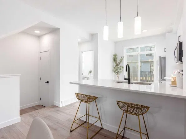437 W Alpine Ave SW #705, Calgary, AB T2Y 0V1