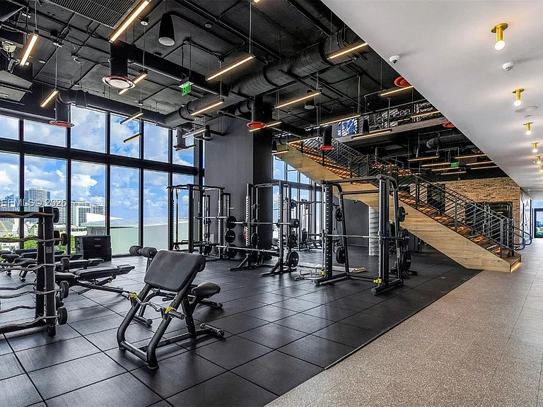 398 NE 5th St #Penthouse 4701 — Photo 4