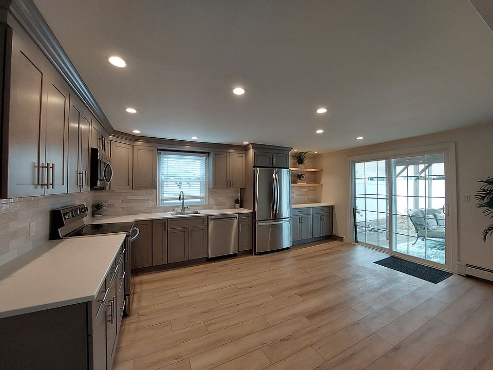 Kitchen with premium appliances