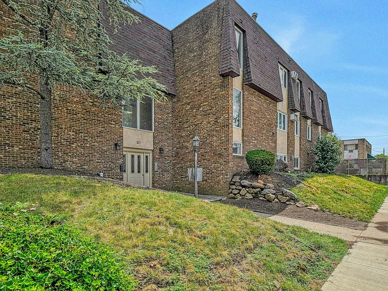 31 Home Pl #1 — Photo 12