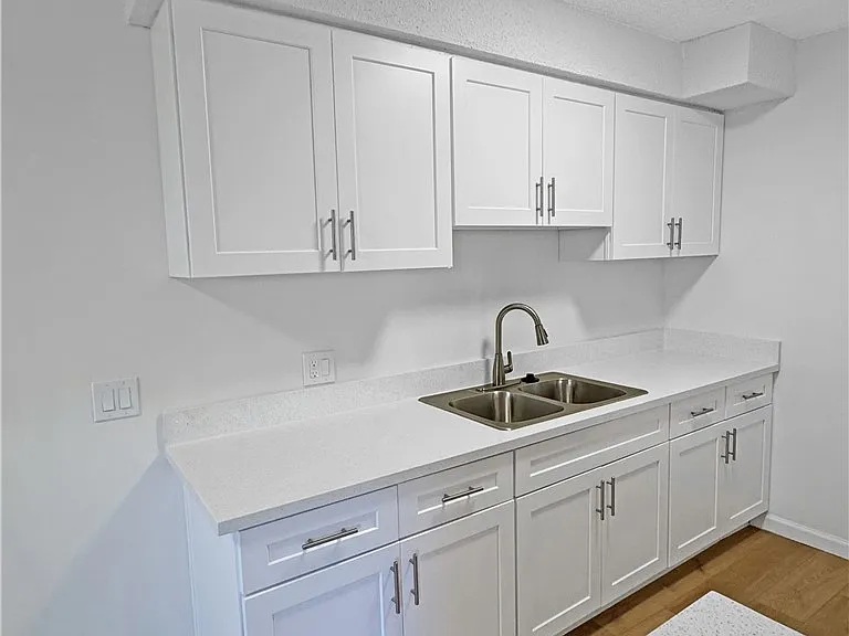 1820 N Edgemont St #2 — Photo 2