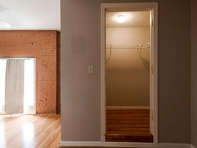 214 Wall St — Photo 23