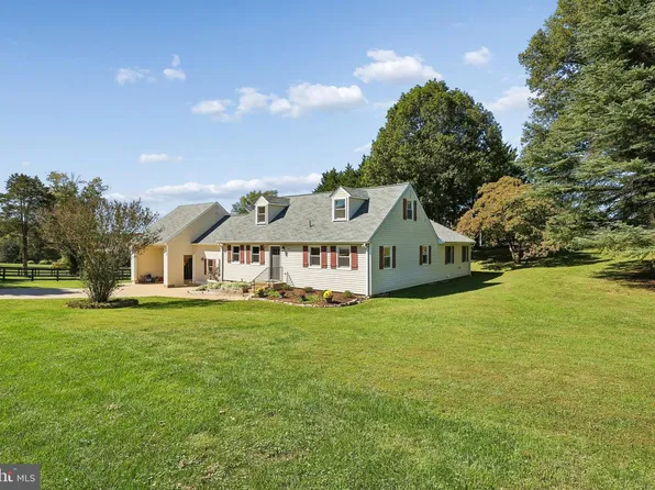 7046 Skyland Dr, Warrenton, VA 20187