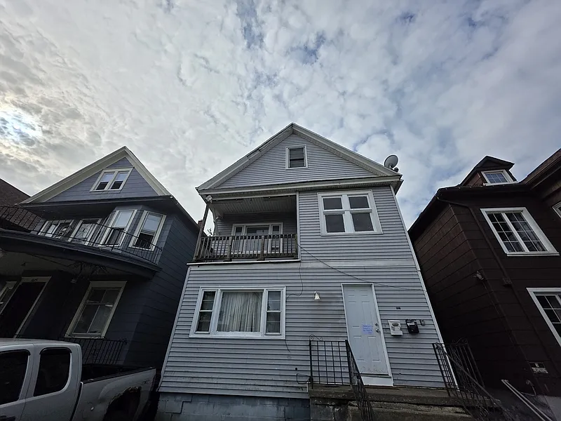 3 bed, 1.0 bath, 1100 sqft, $1,150 — Photo 1