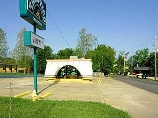 2nd image of 206 S Walton Blvd