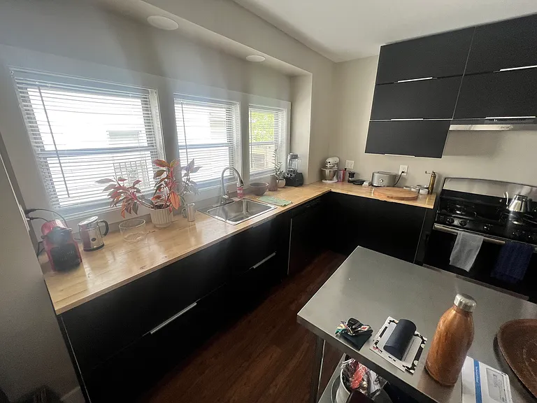 2418 Washington Ave — Photo 7