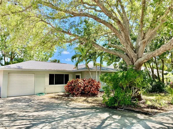 280 41st Ave, Saint Pete Beach, FL 33706