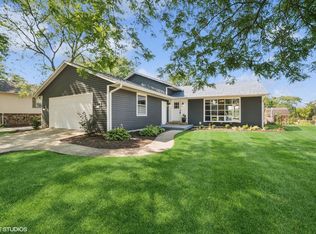 6 Spring Valley Ln, Streamwood, IL 60107