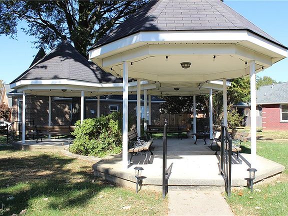 5th image of 591 Leston Gilbert Dr